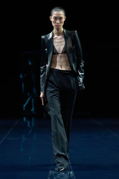 Look 15
